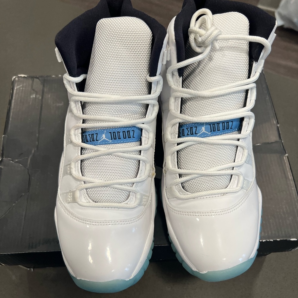2014 - Air Jordan Columbia Sneakers! Size 6.